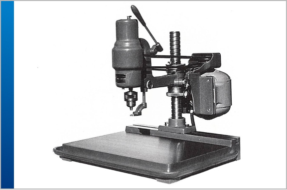 Screw tapping machine